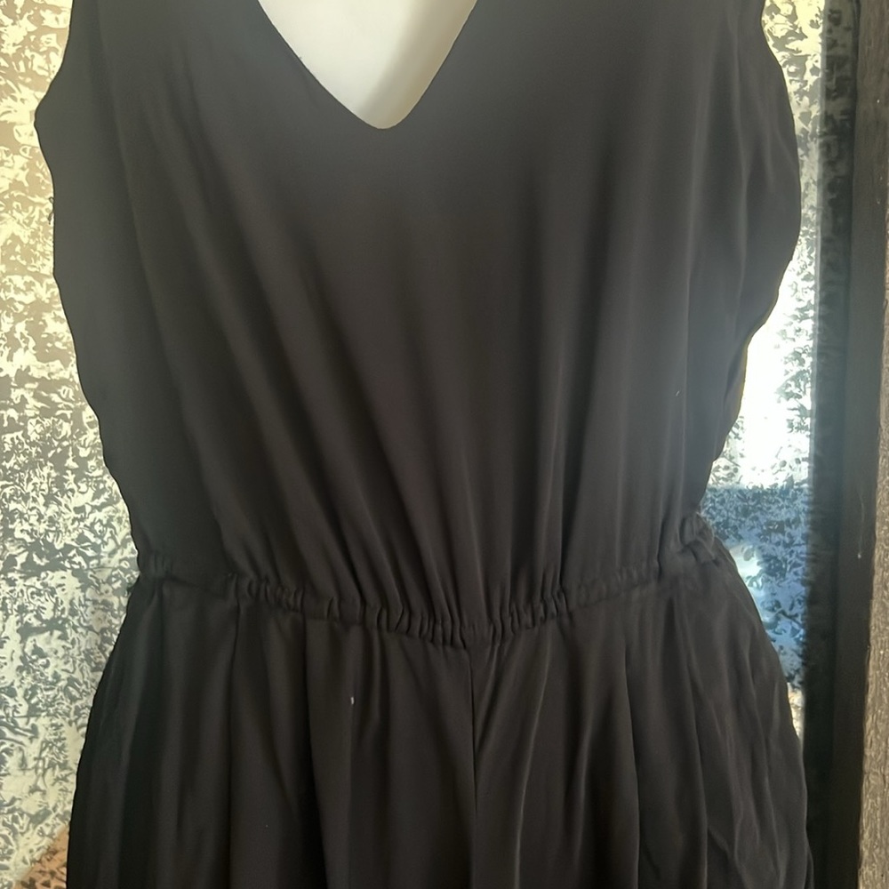 Alice + Olivia Deep V-neck Jumpsuit - Picture 5 of 7